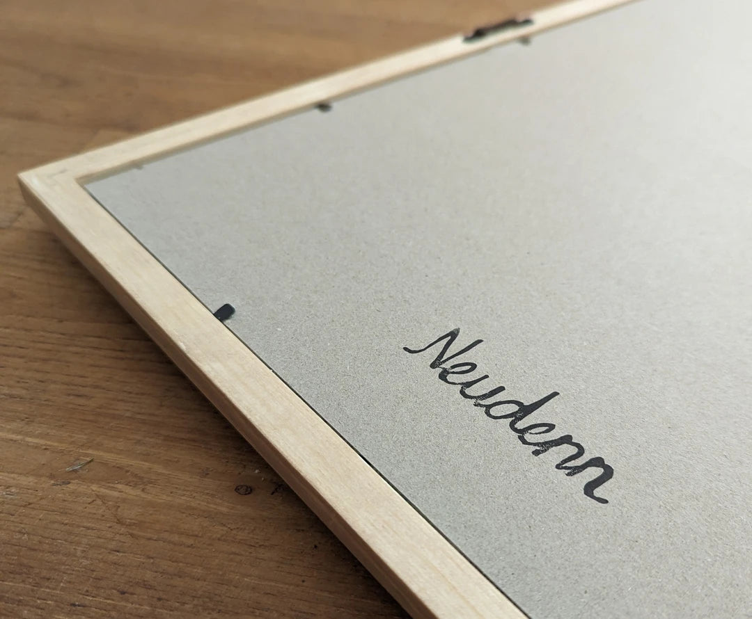 Signature Neudenn réalisée en sérigraphie au dos des tableaux
